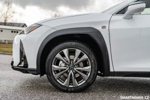 Lexus UX 15