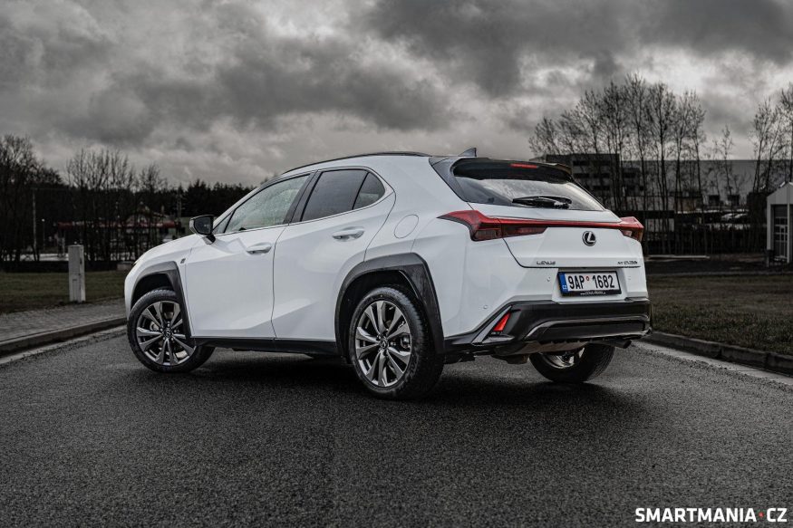 Lexus UX 6