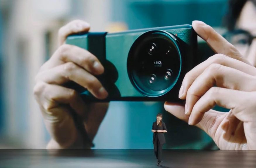 Xiaomi 13 Ultra se speciálním gripem pro focení