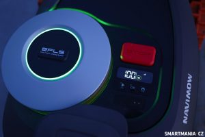 Displej a svítící LED proužky na sekačce Segway Navimow
