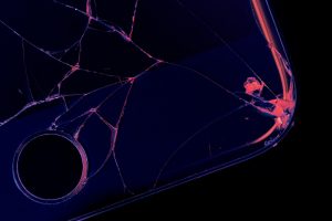 iPhone s prasklým displejem