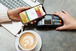 Platba u bezkontaktního terminálu skrze Apple Pay kartou Sodexo