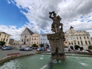 fotografie z širokoúhlého fotoaparátu telefonu Honor 90