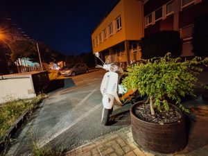 noční fotografie z širokoúhlého fotoaparátu telefonu Honor 90