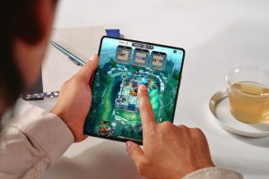 Samsung Galaxy Z Fold 5 na oficiálním snímku