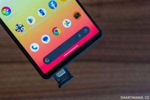 Slot na microSD a nanoSIM kartu v telefonu Sony Xperia 1 V