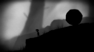 Snímek z černobílé adventury Limbo