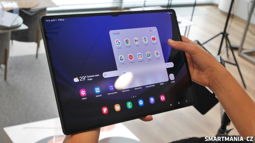 Tablet Samsung Galaxy Tab S9 Ultra s výřezem pro přední kamery Tablet Samsung Galaxy Tab S9 Ultra s výřezem pro přední kamery