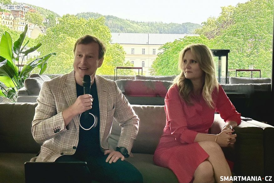 Ředitel Petr Dvořák a viceprezidentka pro firemní zákazníky Veronika Brázdilová oznamují spuštění Cat-M Ředitel Petr Dvořák a viceprezidentka pro firemní zákazníky Veronika Brázdilová oznamují spuštění Cat-M