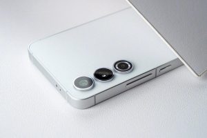Smartphone Meizu 20 v bílé barvě