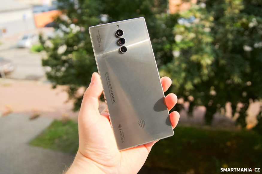 Celkový pohled na smartphone Nubia RedMagic 8S Pro Celkový pohled na smartphone Nubia RedMagic 8S Pro