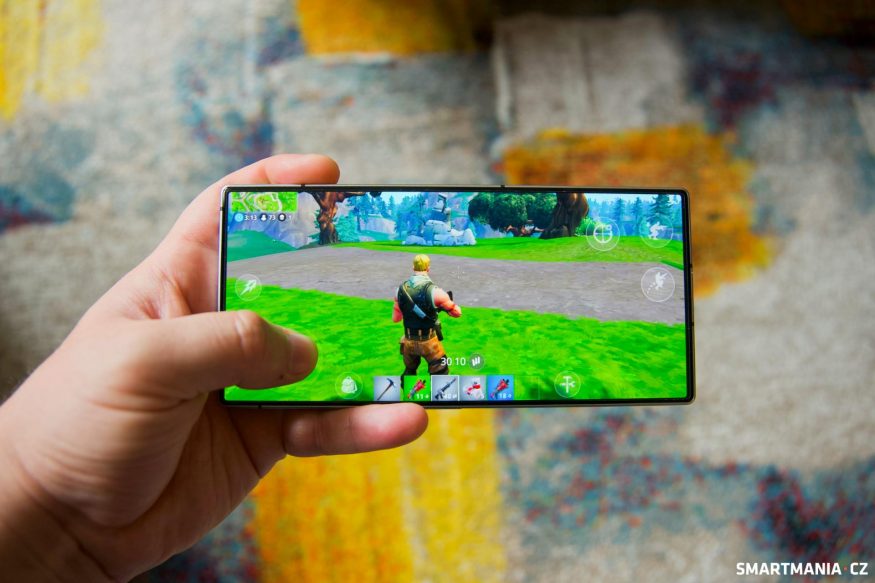 Hra Fortnite na chytrém telefonu Nubia RedMagic 8S Pro Hra Fortnite na chytrém telefonu Nubia RedMagic 8S Pro