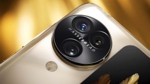 Detail hlavního fotoaparátu smartphonu Oppo Find N3 Flip