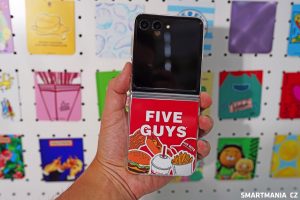 Speciální kartička pod kryt Galaxy Z Flip 5 s motivem Five Guys