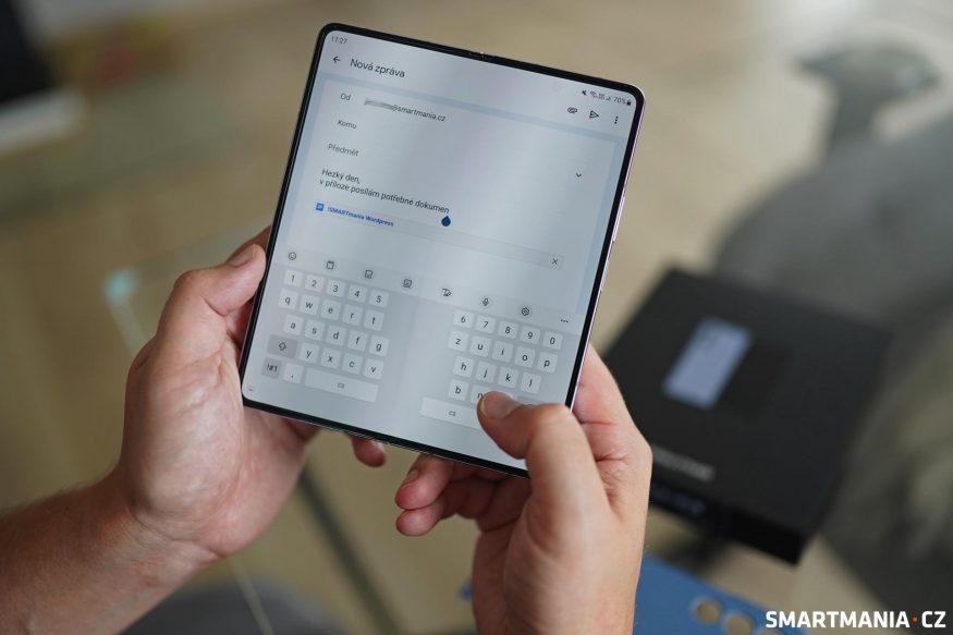 Samsung Galaxy Z Fold 5 a psaní na softwarové klávesnici