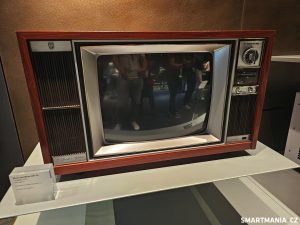 První černobílá CRT televize od Samsungu z roku 1972