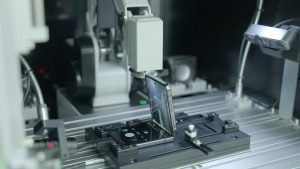 Testování ohebného mechanismu a displeje (Flip 5)