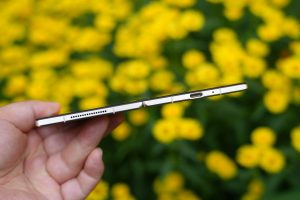 Tloušťka ohebného smartphonu Xiaomi Mix Fold 3