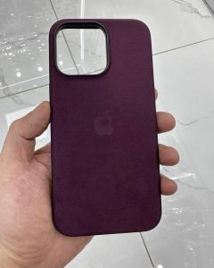 Uniklé pouzdro pro iPhone 15 z alcantary