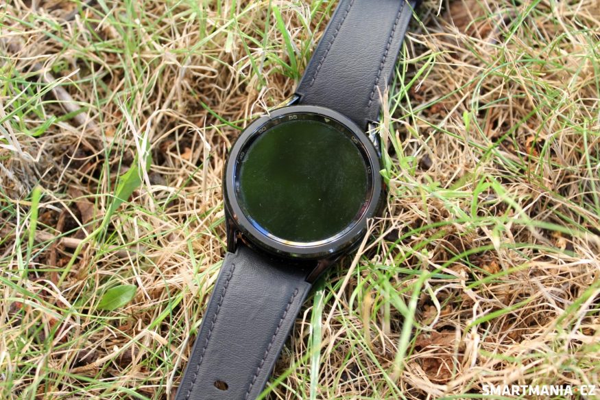 Samsung Galaxy Watch 6 Classic 43 mm - zapatlaný vypnutý displej