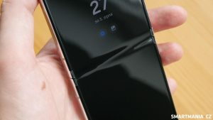 Detail na ohyb v displeji