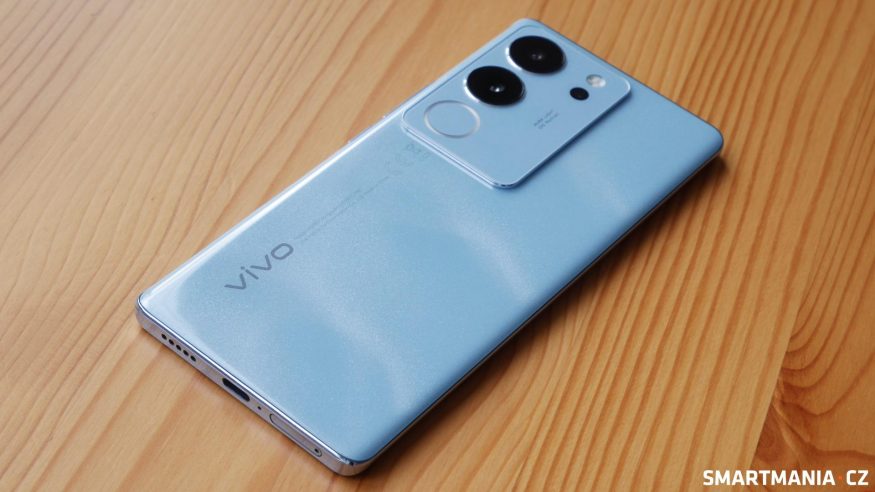 Vivo V29 v modrém provedení vypadá velmi pohledně