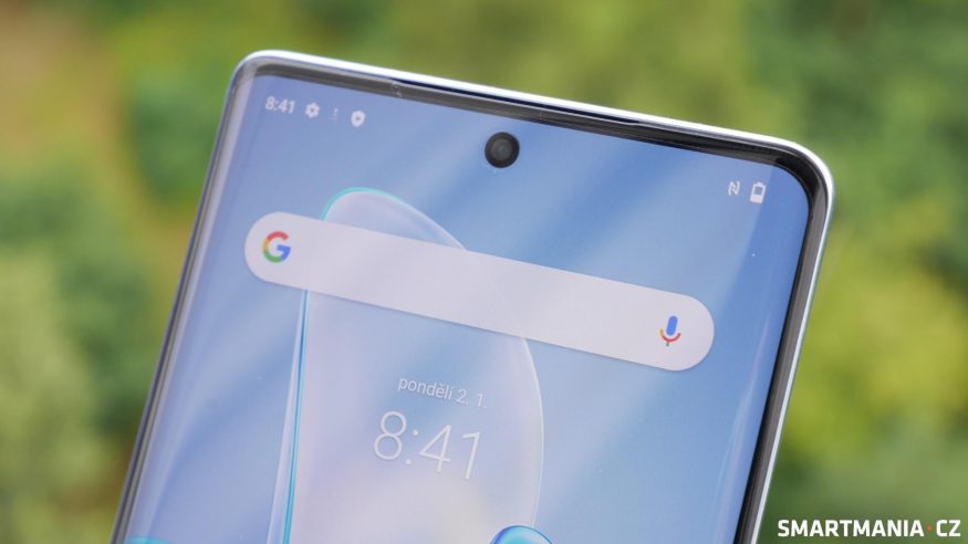 Vivo V29 a jeho horní část displeje