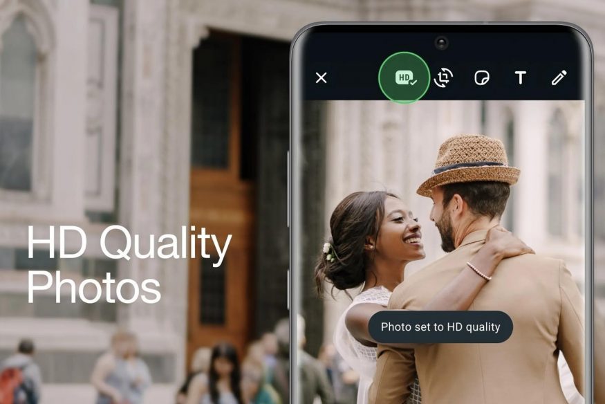 Grafika upozorňující na možnost odesílání HD fotografií skrze WhatsApp