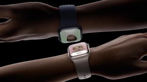 Funkce NameDrop na Apple Watch Series 9