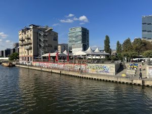 Hlavní fotoaparát (1×, 24 mm