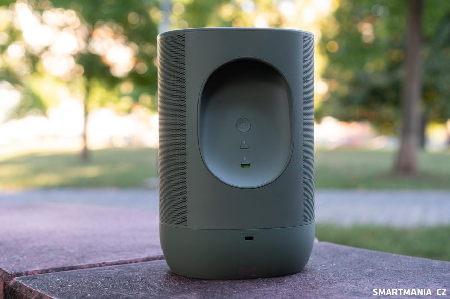 Sonos Move 2 a tlačítka na zadní straně Sonos Move 2 a tlačítka na zadní straně