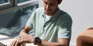 Chytré hodinky Xiaomi Watch na propagačním snímku