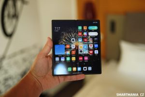 Xiaomi Mix Fold 3 v otevřeném stavu