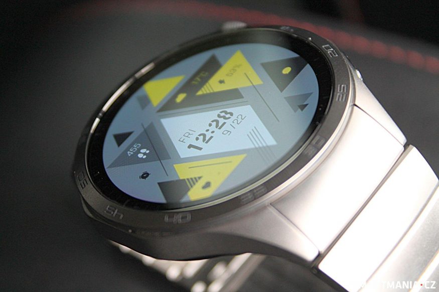 Huawei Watch GT 4, detail na displej