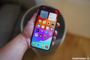 iPhone 15 Pro Max a pohled na přední stranu