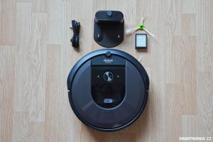 Vysavač iRobot Roomba i8 Combo a příslušenství