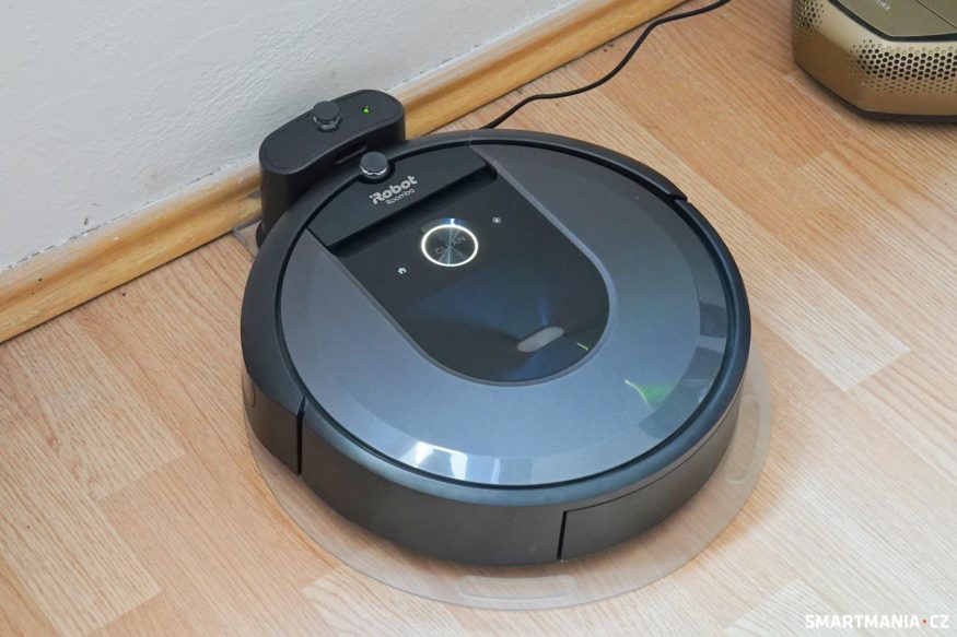 iRobot Roomba i8 Combo v dokovací stanici iRobot Roomba i8 Combo v dokovací stanici
