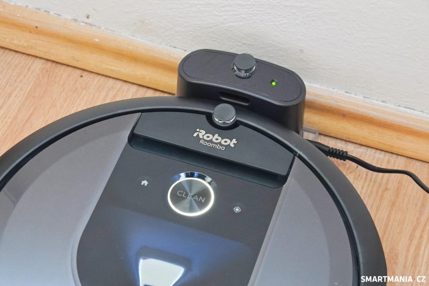 iRobot Roomba i8 Combo v dokovací stanici iRobot Roomba i8 Combo v dokovací stanici