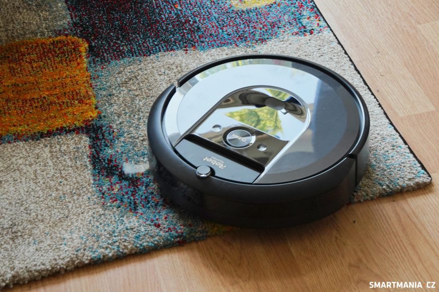 iRobot Roomba i8 Combo během úklidu iRobot Roomba i8 Combo během úklidu