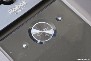 Detailní pohled na vysavač iRobot Roomba i8 Combo