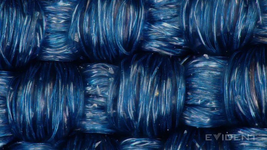 Tkanina FineWoven pod mikroskopem