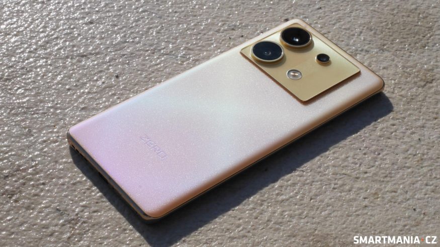 Infinix Zero 30 venku