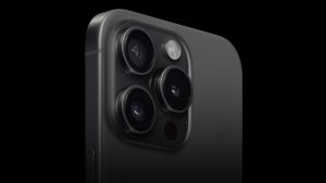 Apple iPhone 15 Pro (Max), detail na fotoaparát