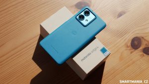 Motorola Edge 40 Neo v pouzdru a s prodejním balením
