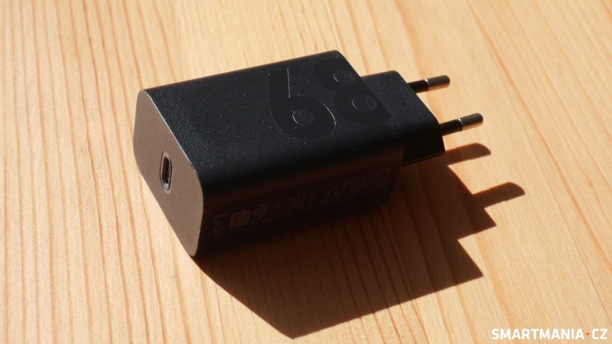 Nabíjecí adaptér s výkonem 68 W