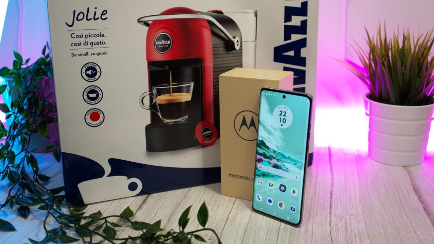 Chytrý telefon Motorola Edge 40 Neo s kávovarem Lavazza