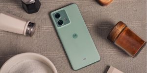 Chytrý telefon Motorola Edge 40 Neo v zelené barvě