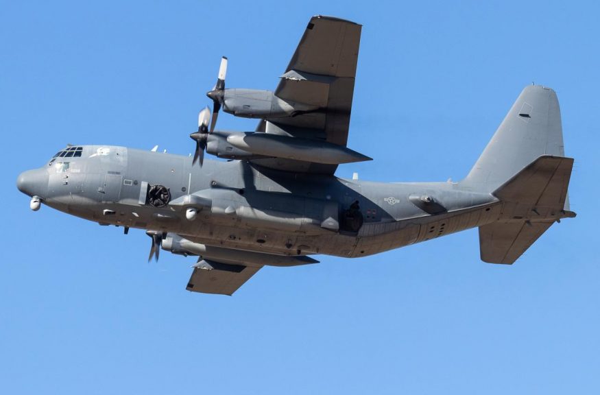 Na verzi AC-130W Stinger je vidět, jak se změnil arzenál na palubě – houfnice zůstala, ale kanony se sjednotily do jednoho 30mm GAU-23