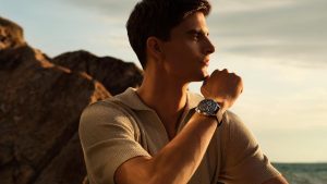 Chytré hodinky Huawei Watch GT4 na rukou muže