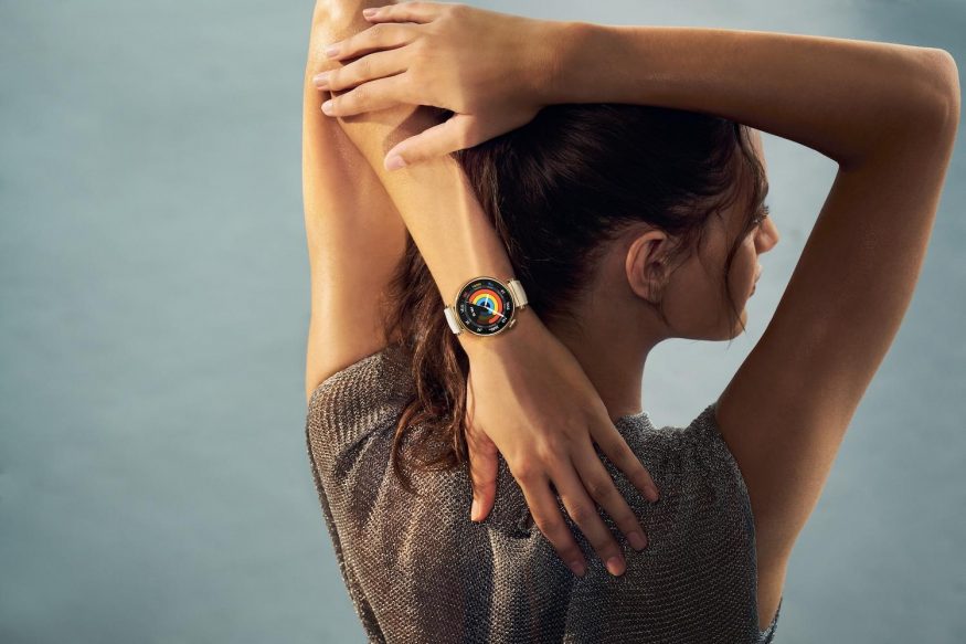 Chytré hodinky Huawei Watch GT4 na rukou ženy